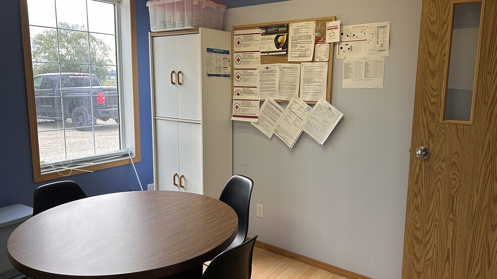 270 Agri Park Rd, Oak Bluff, MB for lease - Building Photo - Image 2 of 8