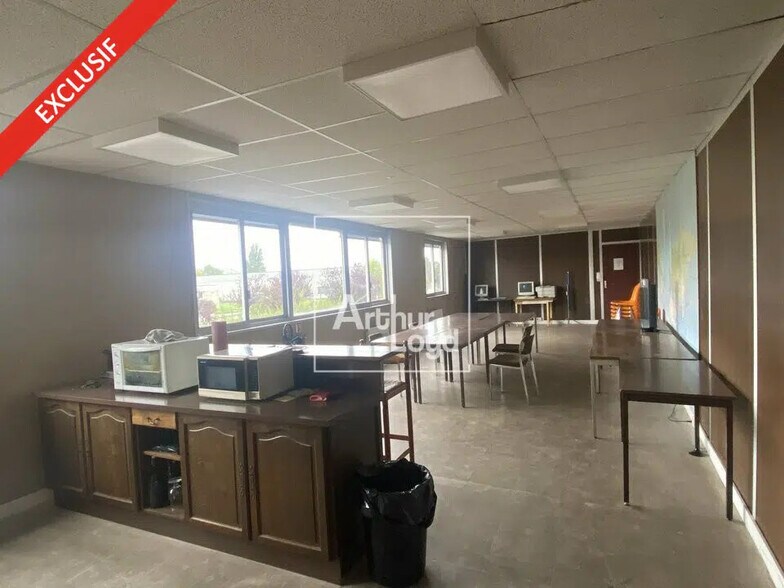 Flex in La Grande-Paroisse for sale - Interior Photo - Image 3 of 4