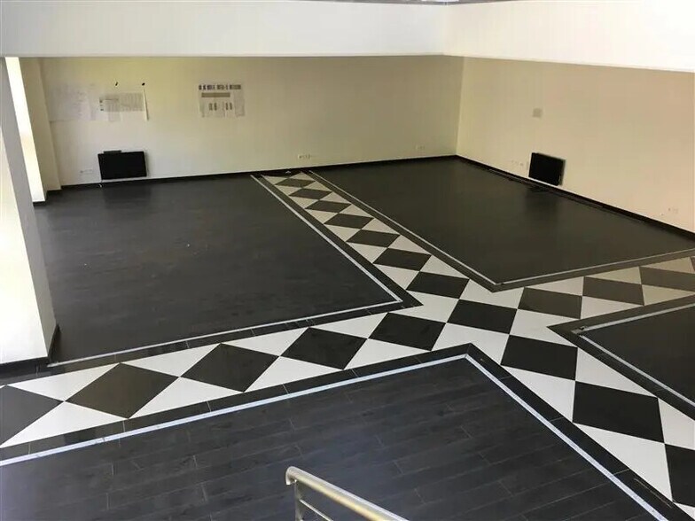 Bureau dans Torcy à louer - Photo du bâtiment - Image 3 de 9