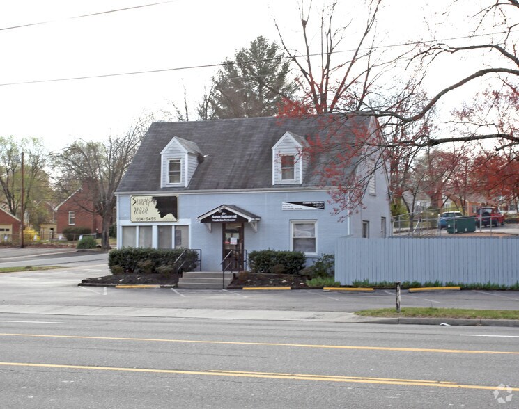 3406 Brambleton Ave, Roanoke, VA à vendre - Photo principale - Image 1 de 2