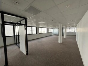 Office in Marseille for lease Interior Photo- Image 2 of 5