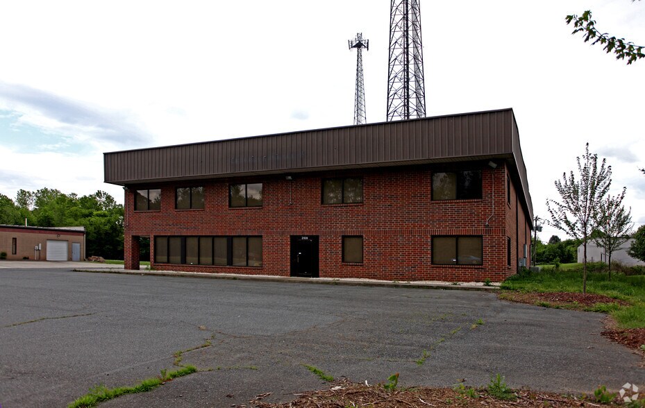3109 Westinghouse Blvd, Charlotte, NC for sale - Building Photo - Image 3 of 5