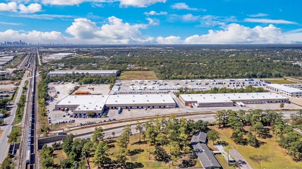 5411-5415 Mesa Dr, Houston, TX for lease - Building Photo - Image 2 of 4