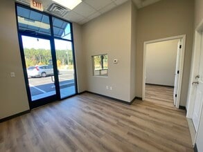 512 Miles Jamison Rd, Summerville, SC for lease Interior Photo- Image 2 of 8