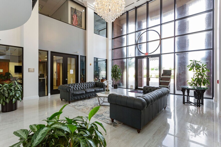 14905 Southwest Fwy, Sugar Land, TX à louer - Photo intérieure - Image 3 de 21