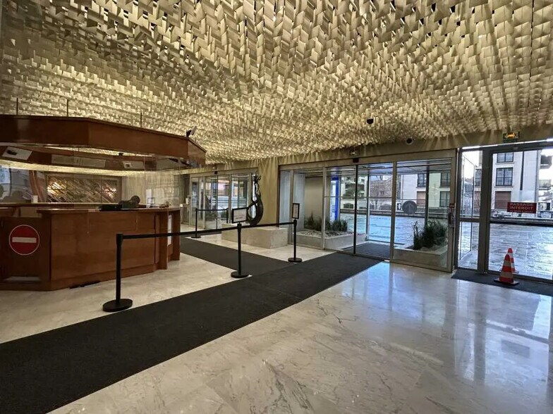 Office in Choisy-le-Roi for lease - Lobby - Image 2 of 6