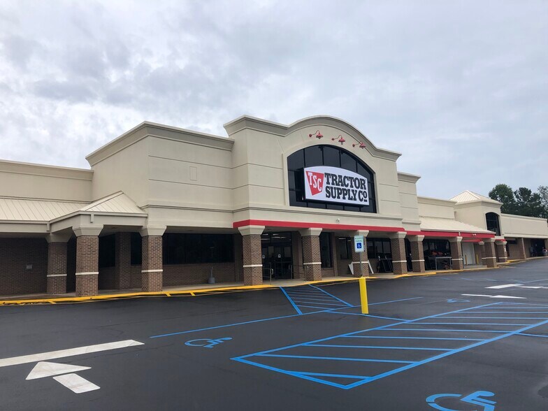 2710a Gentry Memorial Hwy, Pickens, SC à louer - Photo du bâtiment - Image 2 de 5