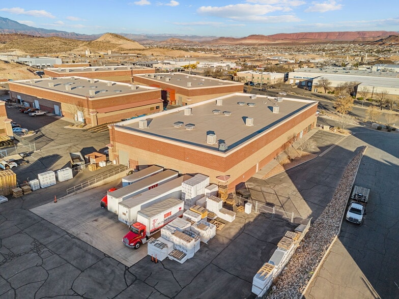 3884 S River Rd, Saint George, UT à louer - Photo du bâtiment - Image 3 de 6