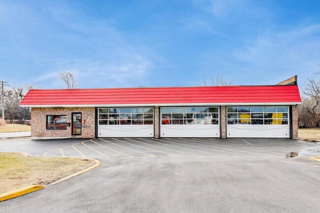 More details for 18W455 Roosevelt Rd, Lombard, IL - Retail for Sale