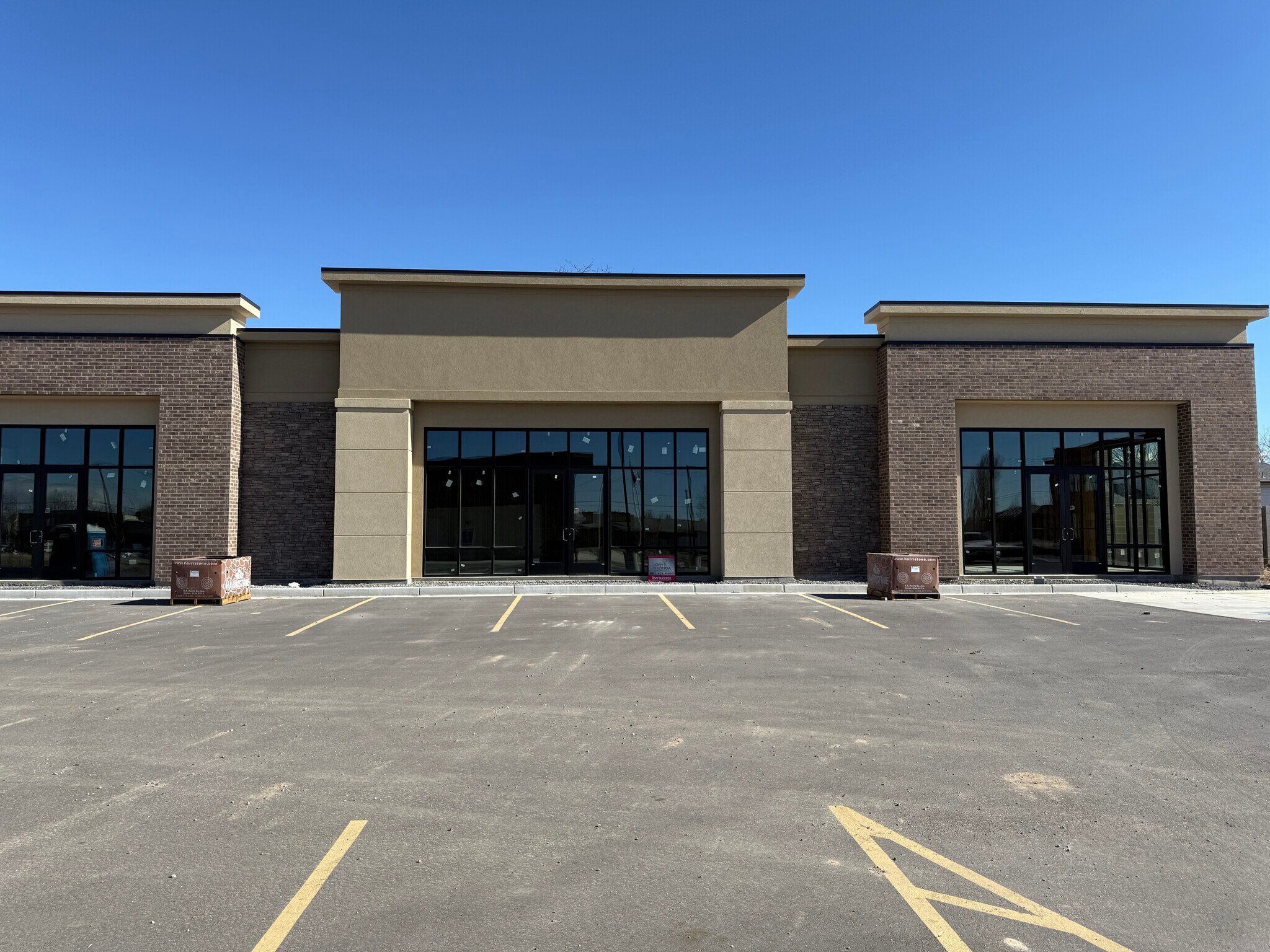 2102 2000 w, Clinton, UT for lease Building Photo- Image 1 of 6