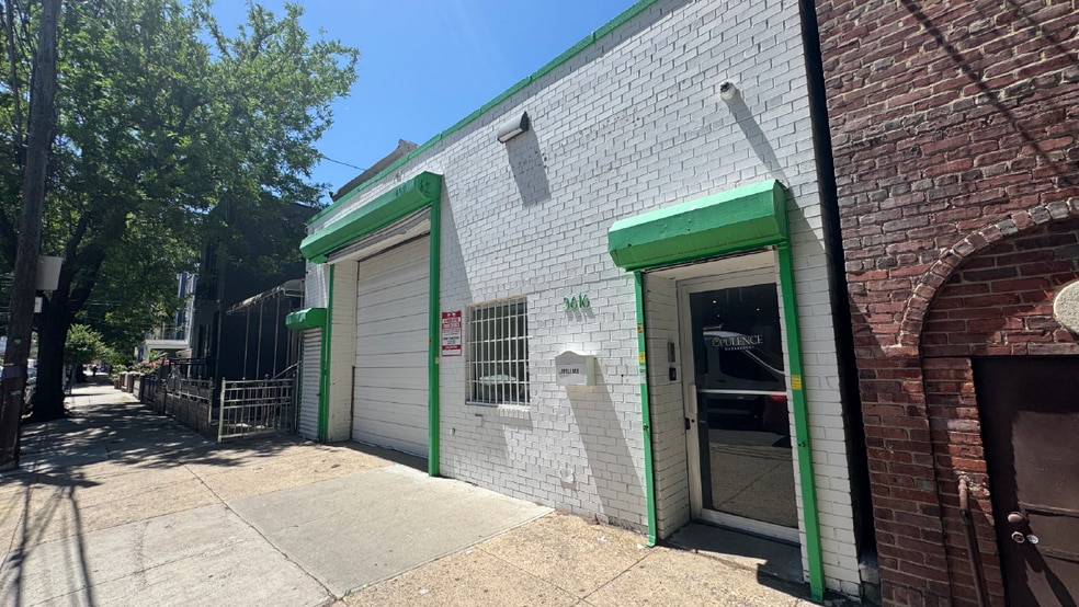 36-16 29th St, Long Island City, NY for sale - Building Photo - Image 1 of 9