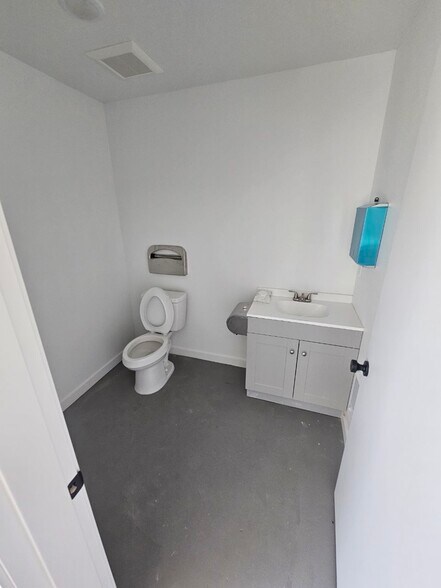 5833 NE Portland Hwy, Portland, OR à vendre - Photo du bâtiment - Image 3 de 73