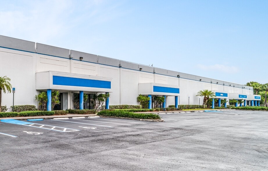 8780-8800 NW 18th Ter, Miami, FL for lease - Building Photo - Image 2 of 4