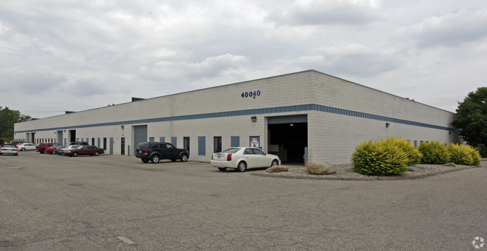 40040 Grand River Ave, Novi, MI for lease Primary Photo- Image 1 of 8