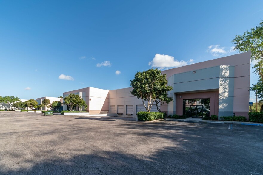 3900-3950 Executive Way, Miramar, FL for sale - Primary Photo - Image 1 of 1