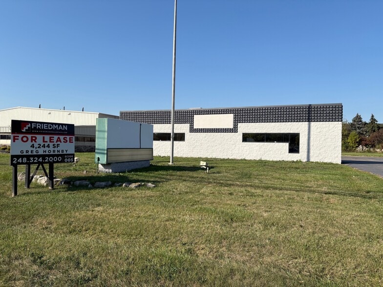 19200 Allen Rd, Trenton, MI for lease - Building Photo - Image 2 of 9