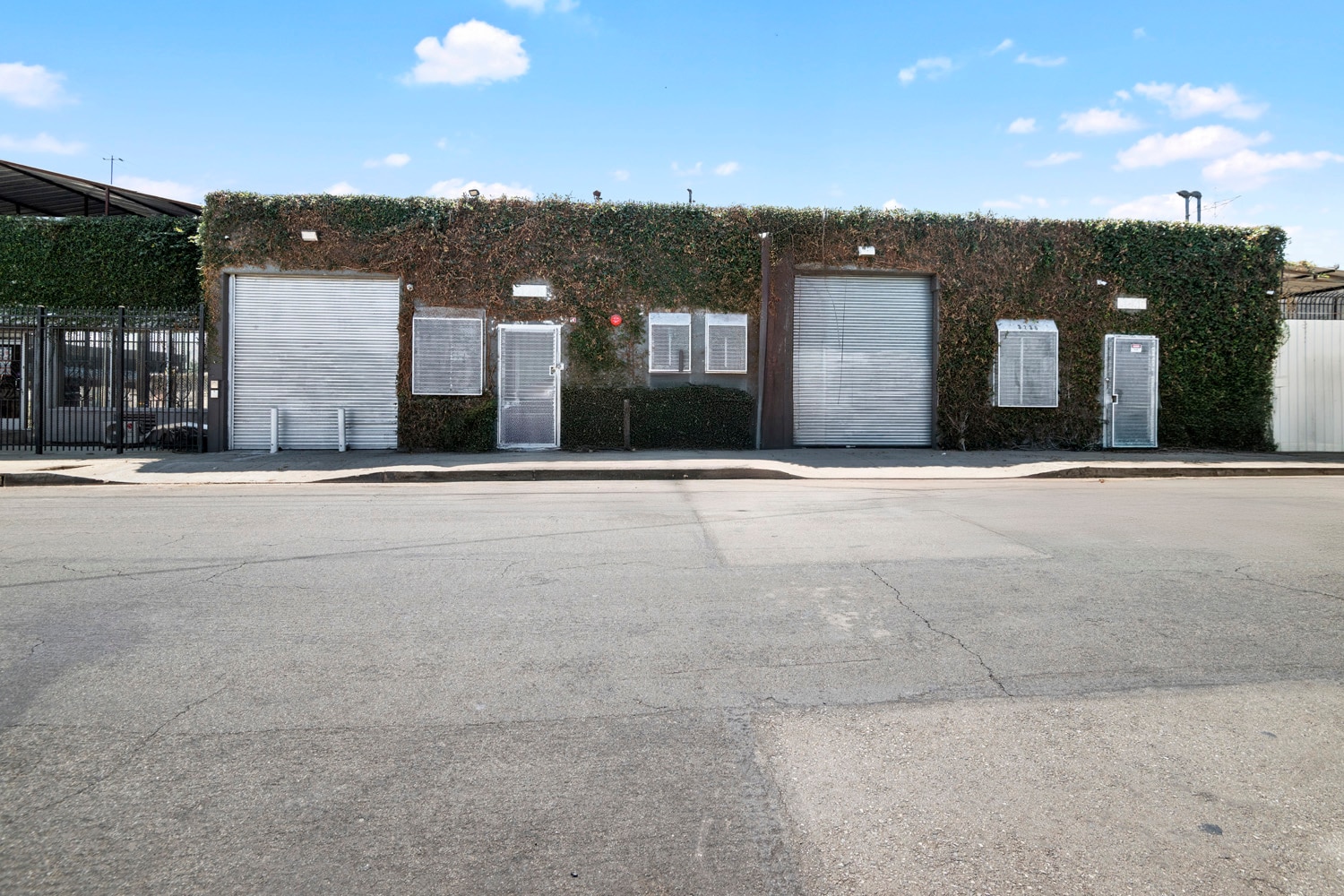 3238 Union Pacific Ave, Los Angeles, CA for lease Building Photo- Image 1 of 27