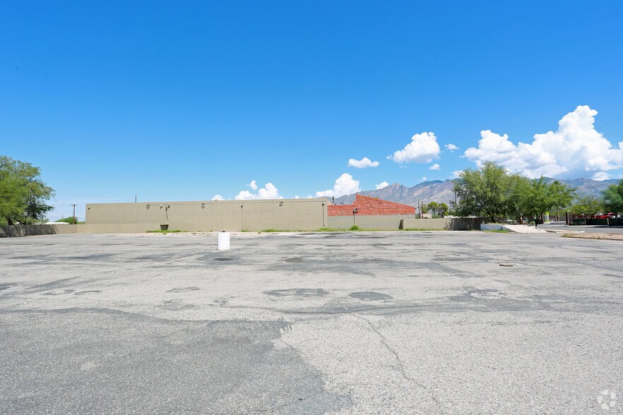 3635 E Fort Lowell Rd, Tucson, AZ à vendre - Photo du bâtiment - Image 2 de 15