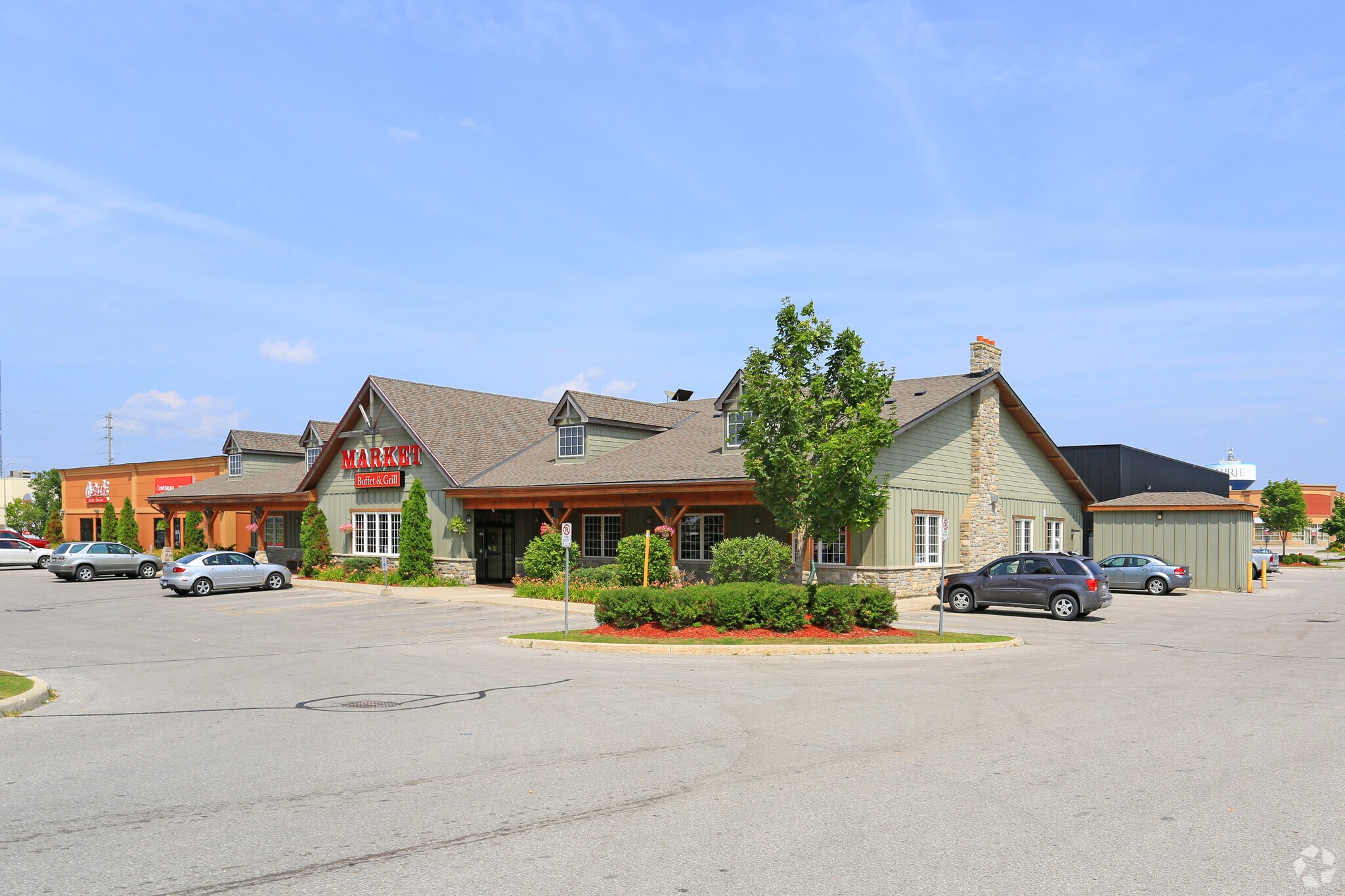 147 Mapleview Dr W, Barrie, ON for lease Primary Photo- Image 1 of 4