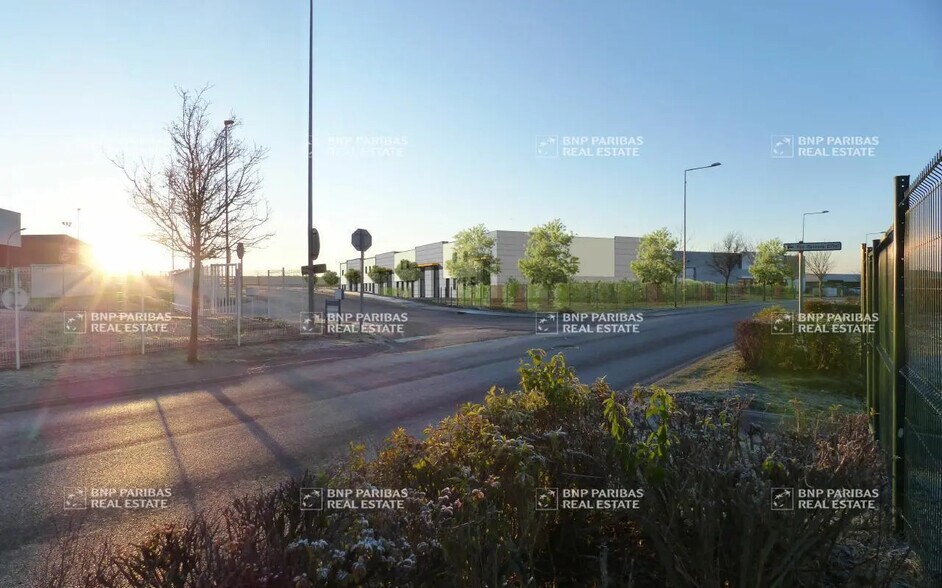 Bureau dans Flévy à louer - Photo du bâtiment - Image 2 de 12