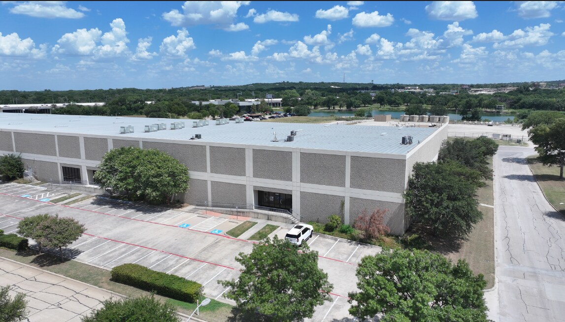 7500-7524 S Jack Newell Blvd, Fort Worth, TX à louer Photo du bâtiment- Image 1 de 5