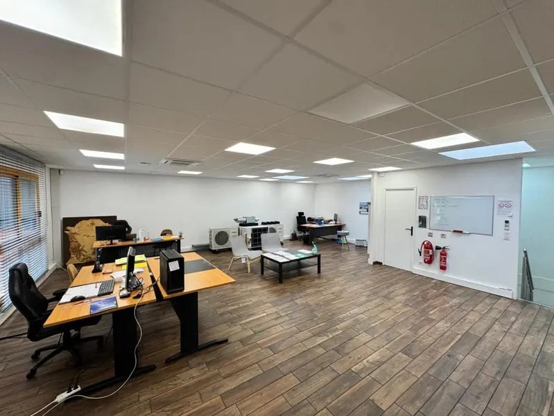 Office in SAINT-OUEN-L'AUMONE for sale Interior Photo- Image 1 of 7