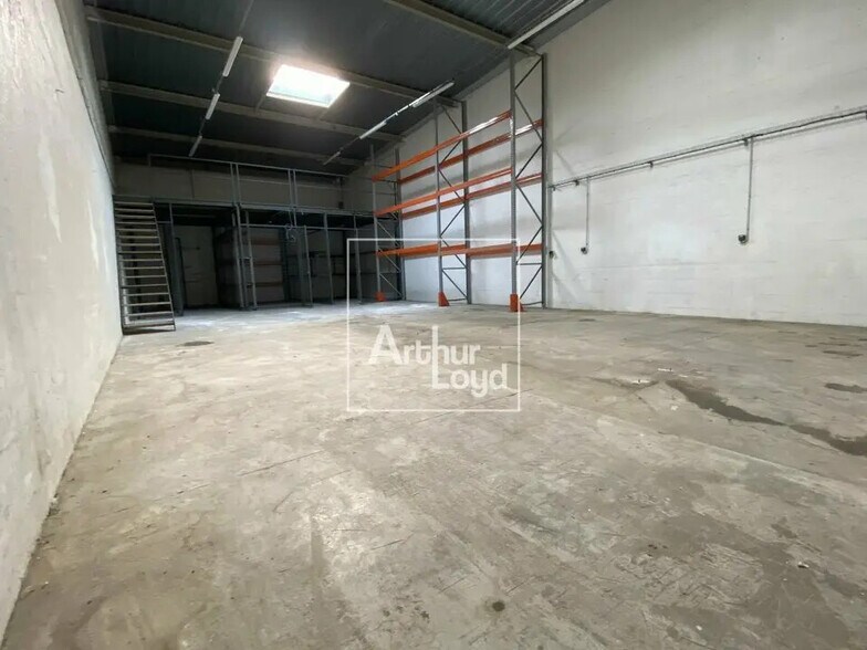 Flex in Chilly-Mazarin for lease - Interior Photo - Image 2 of 7