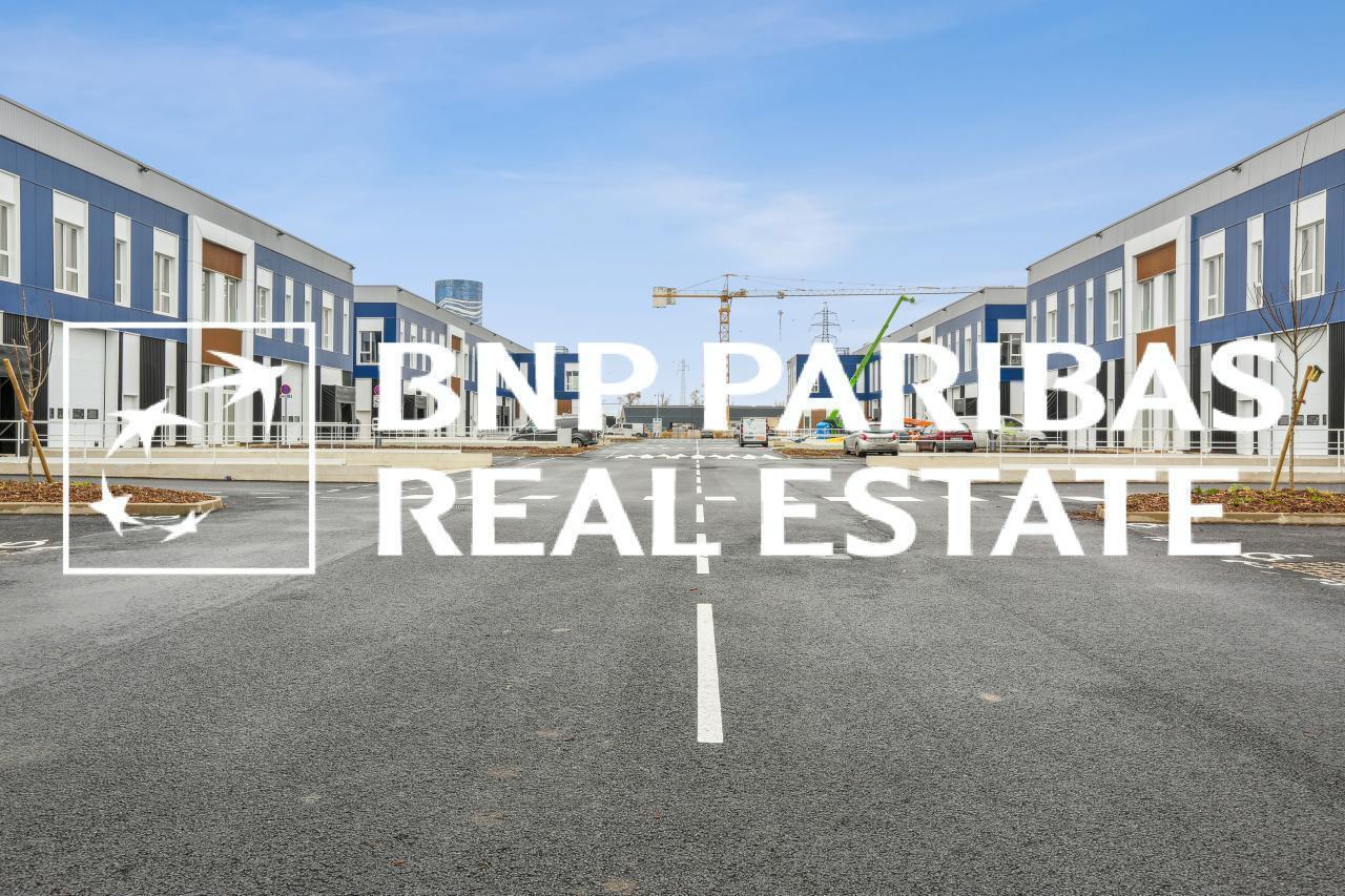 Flex in Moissy-Cramayel for lease Building Photo- Image 1 of 15