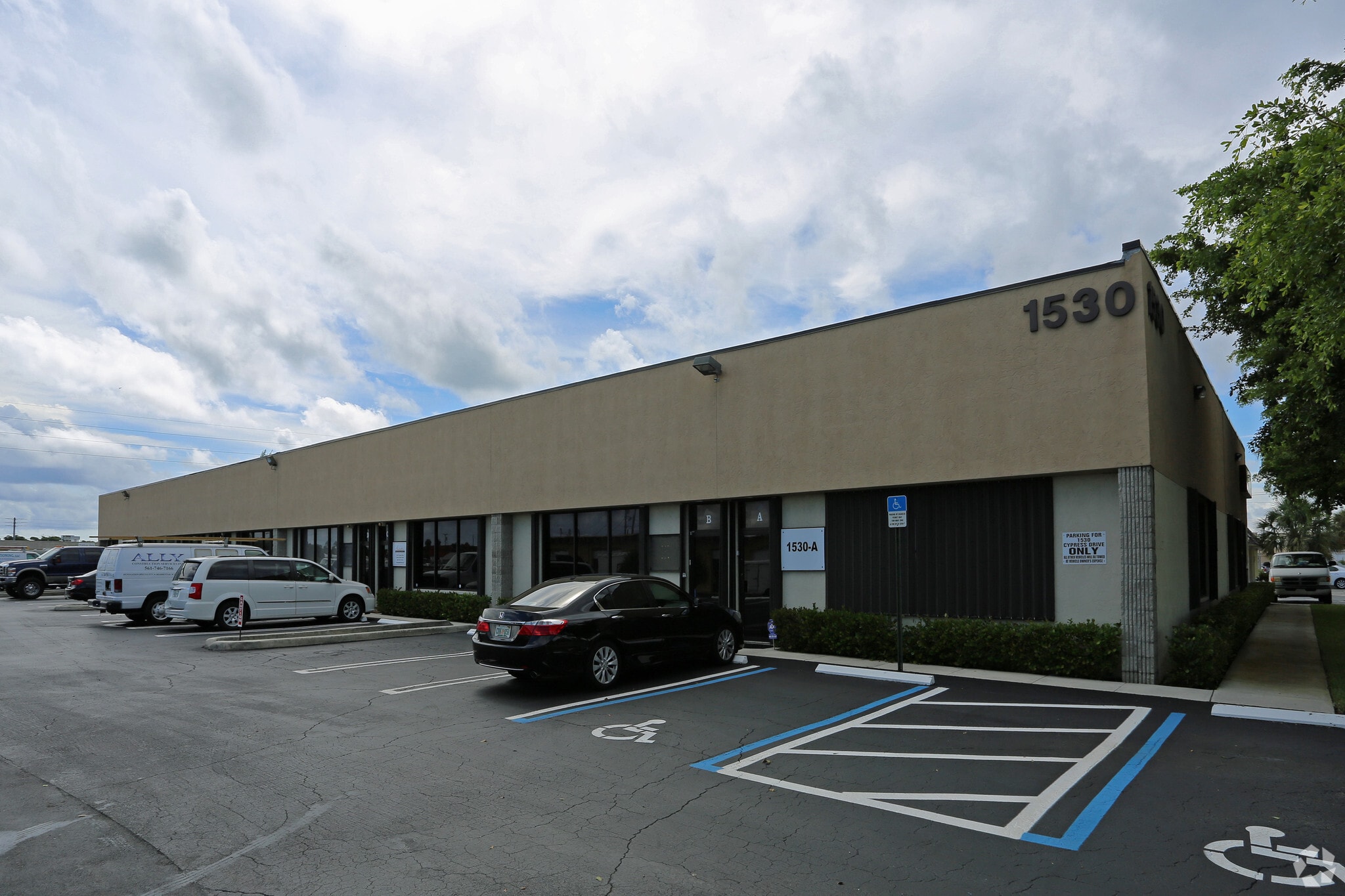1530 Cypress Dr, Jupiter, FL for lease Primary Photo- Image 1 of 4