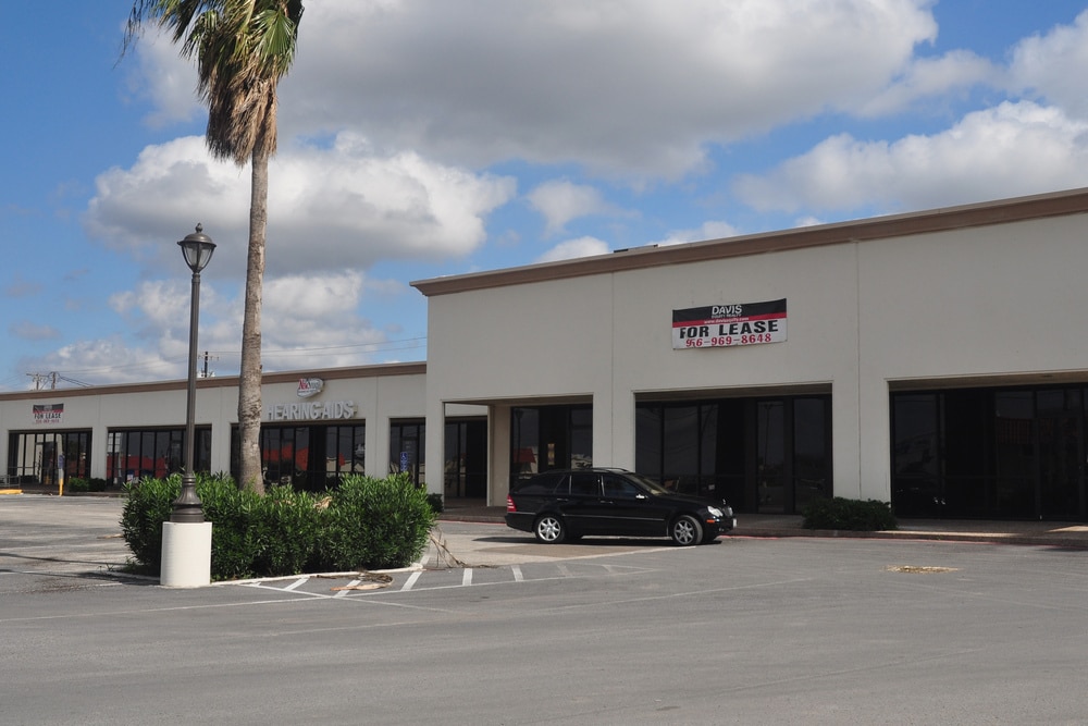410 N Ed Carey Dr, Harlingen, TX à louer Photo du bâtiment- Image 1 de 6
