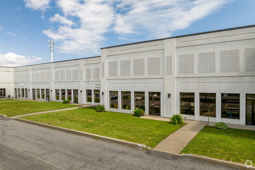 371-395 Rue Joseph-Carrier, Vaudreuil-dorion, QC à louer - Photo du bâtiment - Image 2 de 4