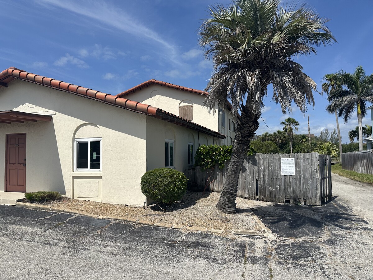 465 Minutemen Cswy, Cocoa Beach, FL 32931 - Unit 465 - - Interior Photo - Image 2 of 12