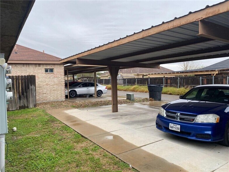 3008 E Diamondhead Ave, Alton, TX à vendre - Photo du bâtiment - Image 2 de 10