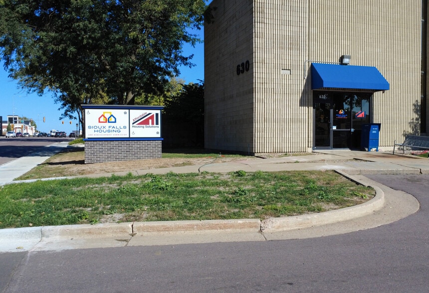 630 S Minnesota Ave, Sioux Falls, SD for sale - Building Photo - Image 2 of 38