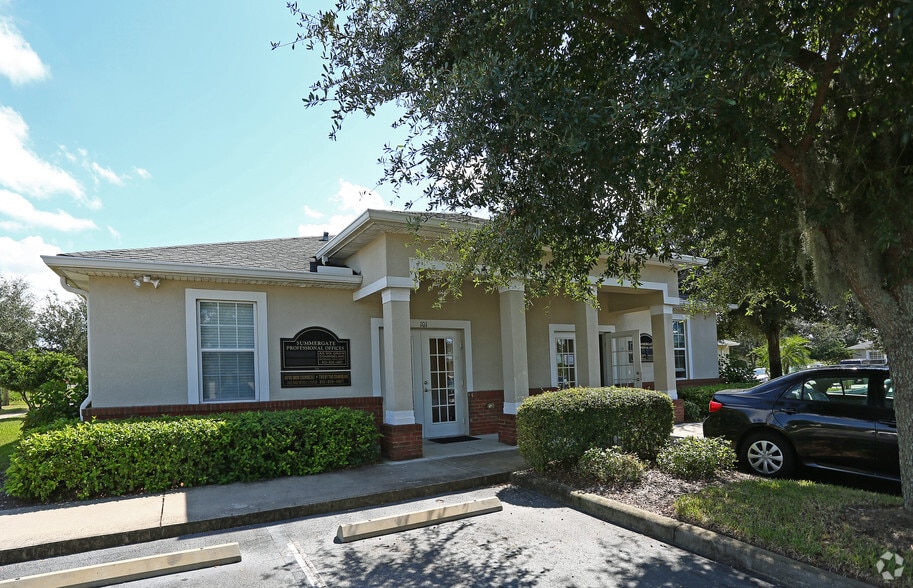 2240 Twelve Oaks Way, Wesley Chapel, FL for lease - Building Photo - Image 3 of 8