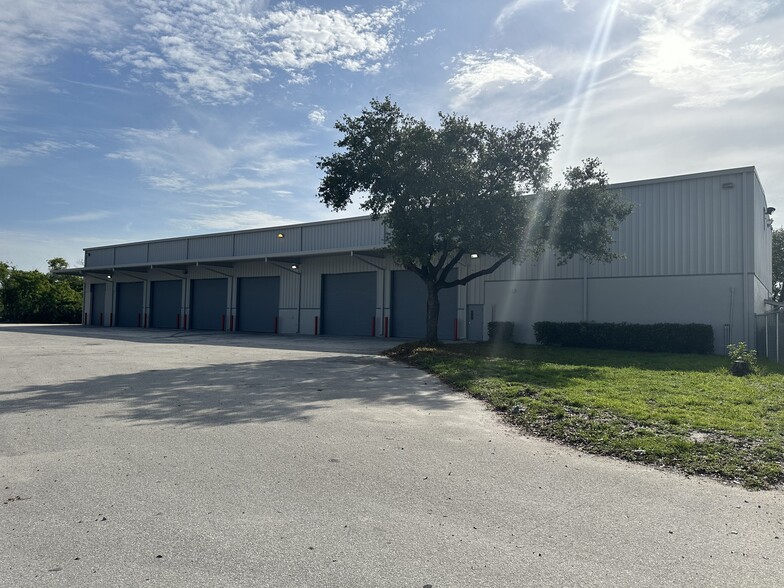 2501 Wiles Rd, Pompano Beach, FL for lease - Building Photo - Image 2 of 8