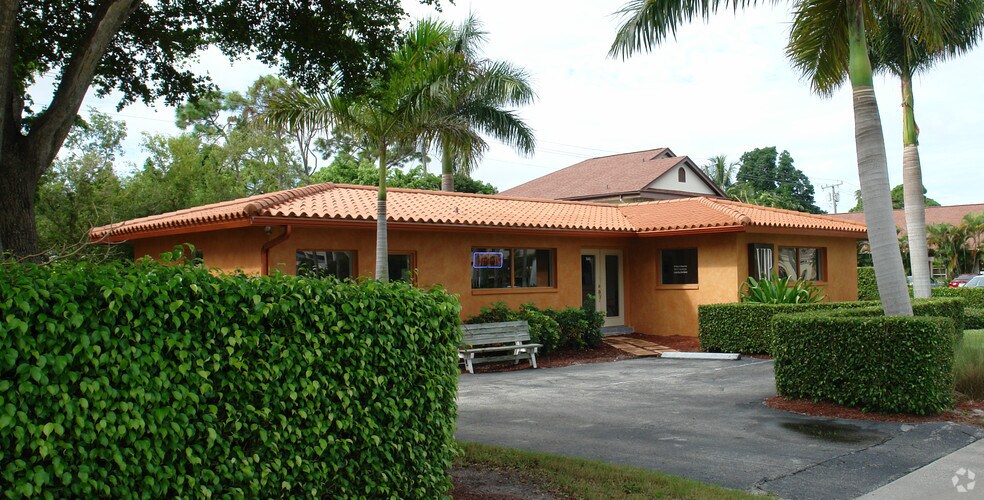 780 Seagate Ave, Naples, FL à vendre - Photo du bâtiment - Image 2 de 3