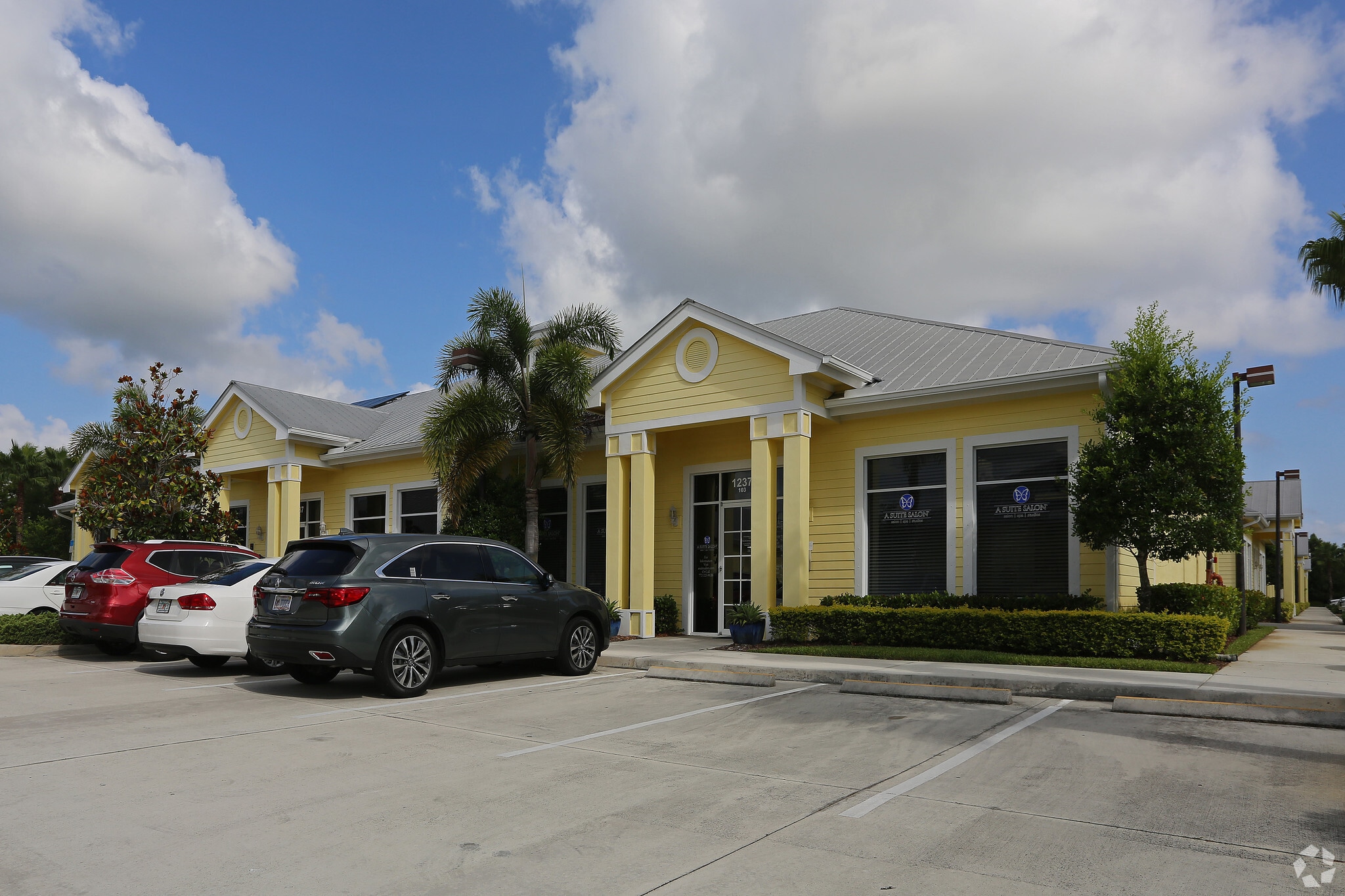 1237 SE Indian St, Stuart, FL for sale Primary Photo- Image 1 of 11