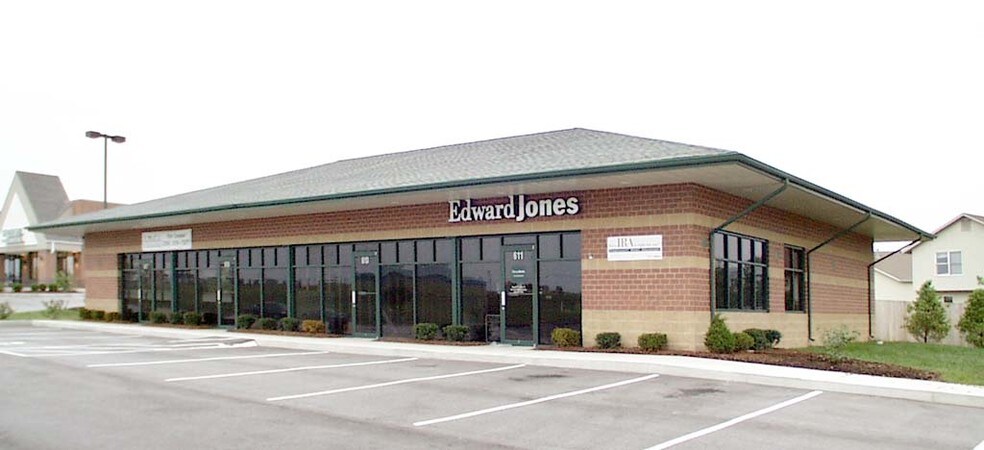 611-617 Salt Lick Rd, Saint Peters, MO à louer - Photo du bâtiment - Image 1 de 14