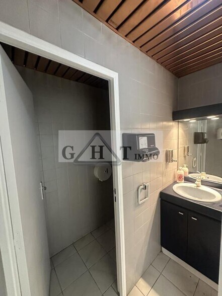 Office in Ris-Orangis for lease - Interior Photo - Image 2 of 18