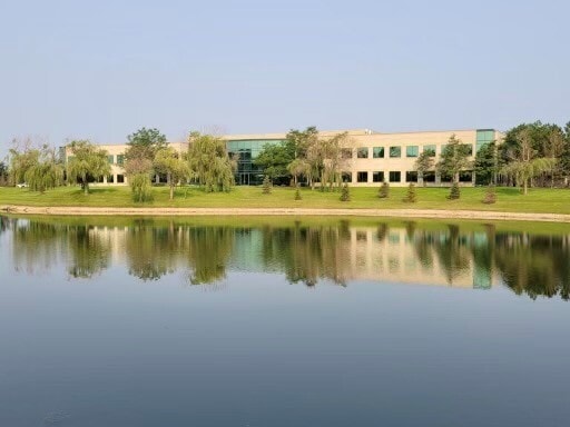 975 Meridian Lakes Dr, Aurora, IL for lease - Building Photo - Image 2 of 4