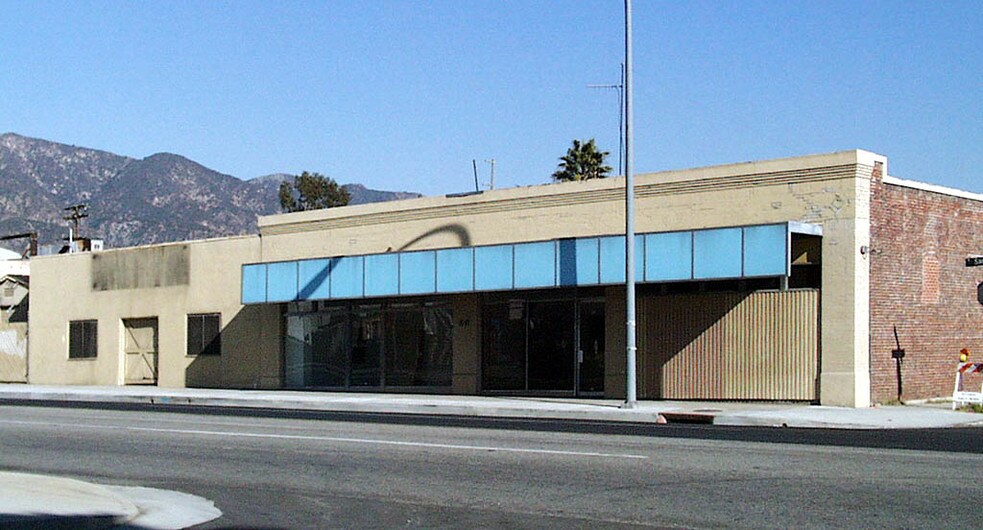 60 N San Gabriel Blvd, Pasadena, CA à vendre - Photo du bâtiment - Image 2 de 5