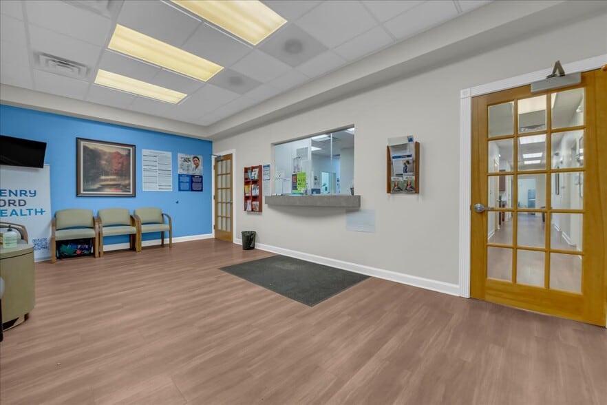 1050 Corporate Office Dr, Milford, MI for sale - Building Photo - Image 2 of 13