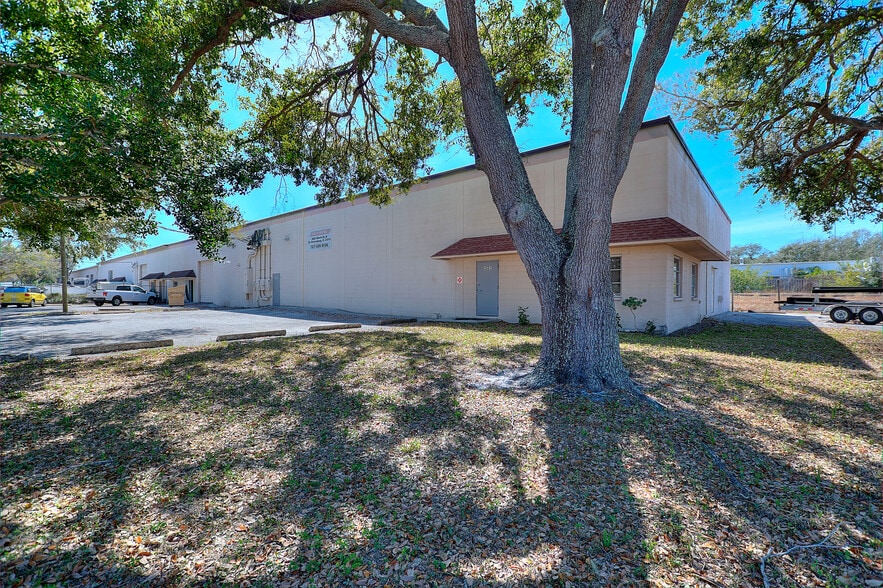 Fidelity Paper Building portefeuille de 1 propriétés à vendre sur LoopNet.ca - Photo du bâtiment - Image 2 de 7