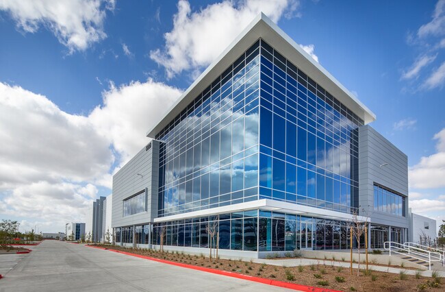 Plus de détails pour 5757 Plaza Dr, Cypress, CA - Industriel à louer