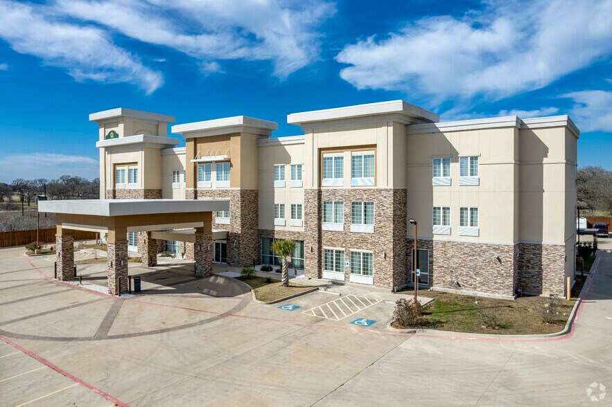203 E Highway 90, Luling, TX à vendre - Photo principale - Image 2 de 19