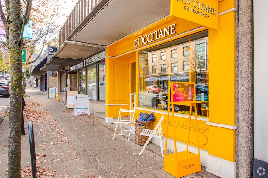 3051-3077 Granville St, Vancouver, BC à louer - Photo du bâtiment - Image 3 de 8