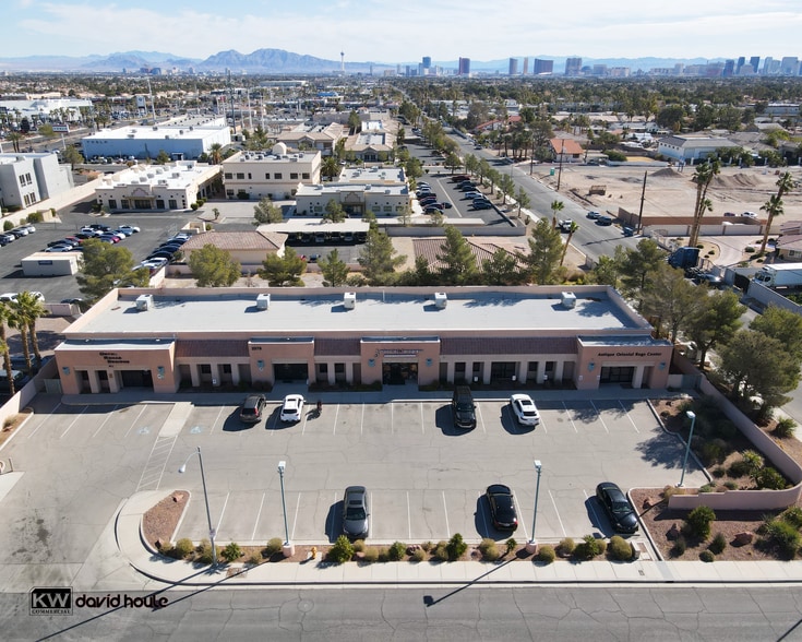2578 Belcastro St, Las Vegas, NV à vendre - Photo du bâtiment - Image 2 de 8