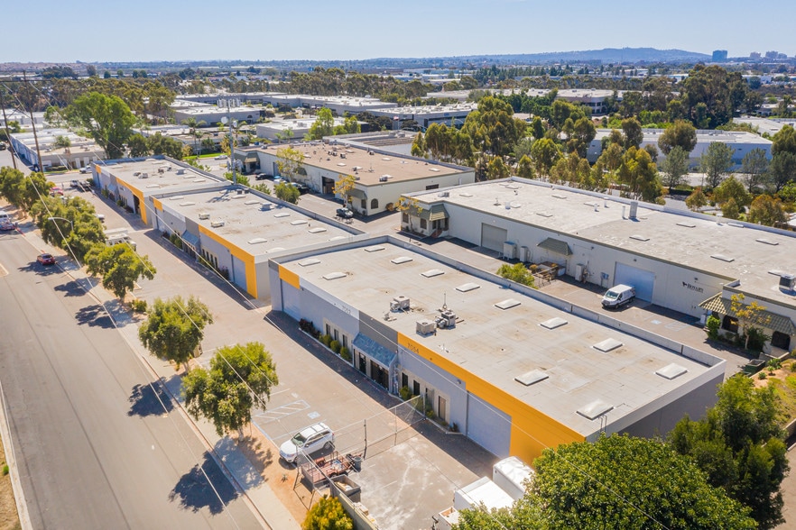 7054 Carroll Rd, San Diego, CA à louer - Photo du bâtiment - Image 1 de 5