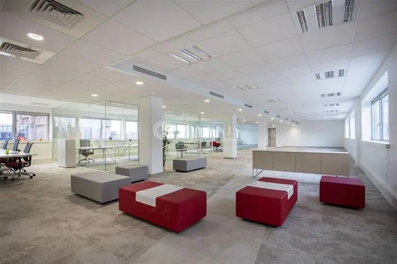 Office in Noisy-le-Grand for lease - Interior Photo - Image 1 of 12